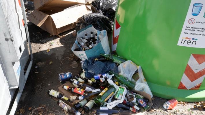 Rifiuti abbandonati, i parmigiani: &laquo;Basta immondizia per strada&raquo; Sanzioni per 97mila euro ai &laquo;furbetti&raquo;