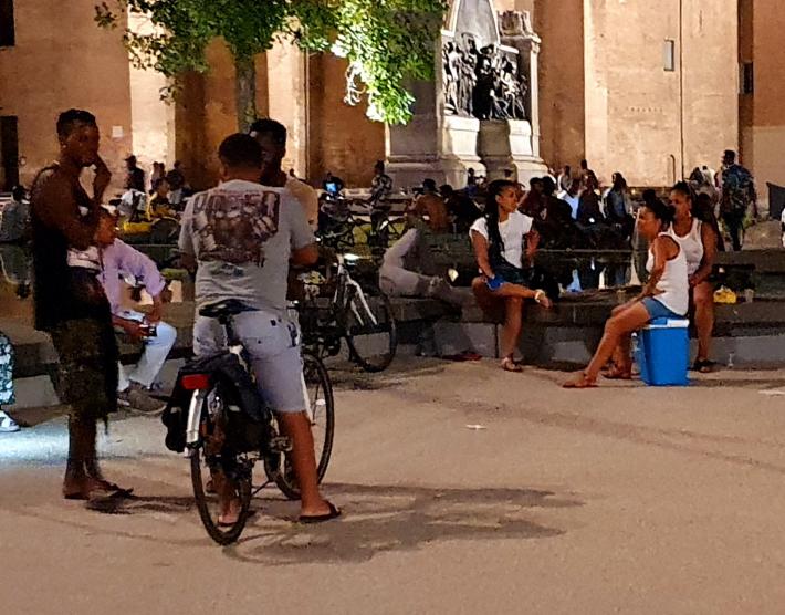 In Pilotta musica, ubriachi e nessun distanziamento