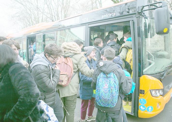 I presidi: &laquo;Pi&ugrave; bus per portare i ragazzi a scuola&raquo;. La Tep: &laquo;Aspettiamo i fondi&raquo;
