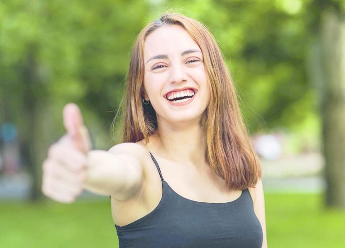 Ridi che ti passa tutto: cos&igrave; l'allegria fa bene a corpo e mente. E allunga la vita