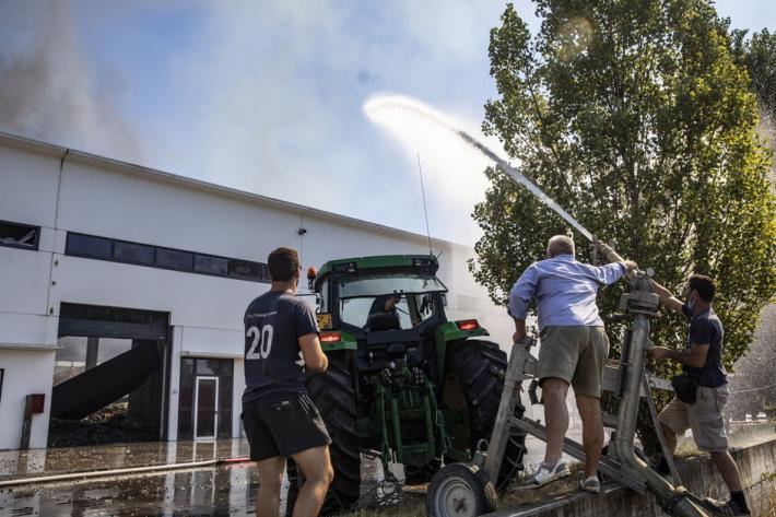 115: &laquo;Grazie all'acqua fornita dall'azienda agricola Carpi abbiamo spento il rogo&raquo;
