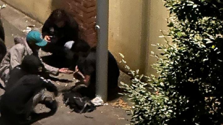 &laquo;Nella zona di piazza Rastelli i tossici entrano nei condomini per drogarsi. E non solo&raquo;