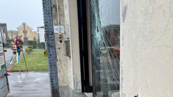 Spaccata al cimitero: il fiorista nel mirino dei ladri