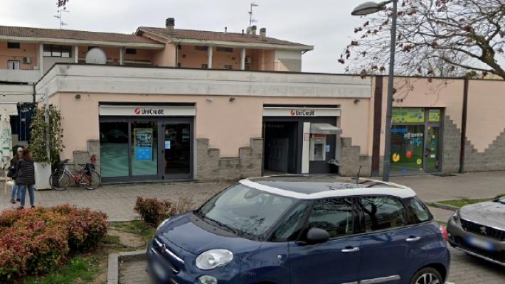 Derubato mentre sta prelevando al bancomat: colpo da 2mila euro