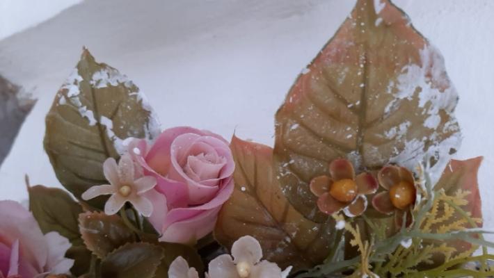 Stadirano, lapidi sporcate dopo i lavori al cimitero: esplode la rabbia