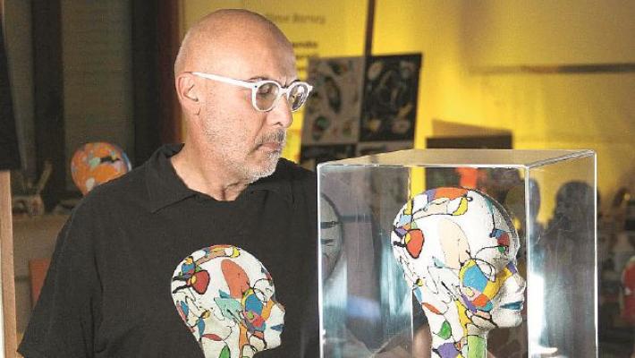 Le teste di Steve Barney in mostra a Bergamo 