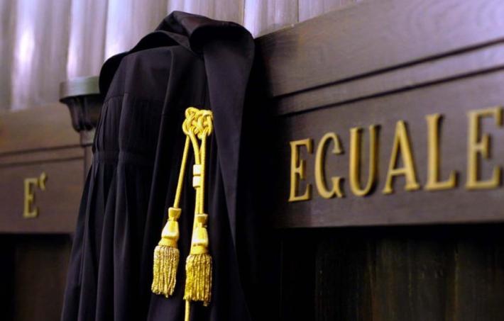 Figlia ha diritto ad avere due mamme, anche se si sono separate: la sentenza del Tribunale di Bari