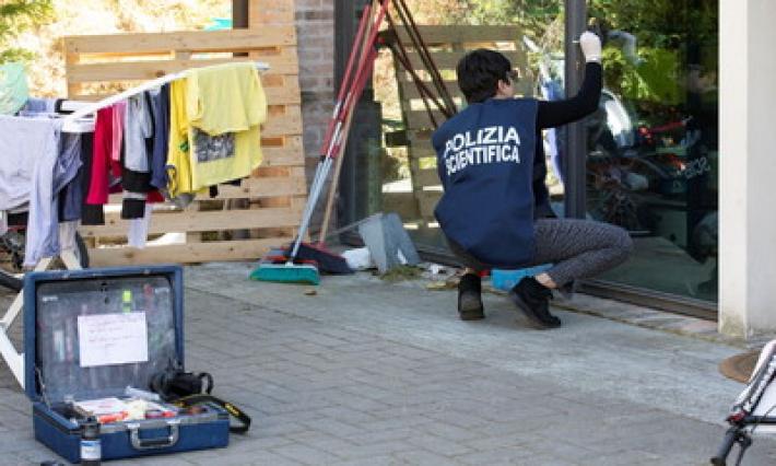 Raid nella villetta: mentre dormono gli portano via anche l'auto