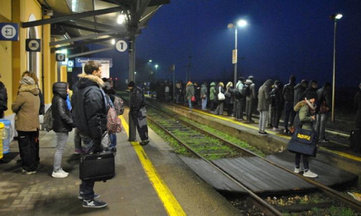 I pendolari della Parma-Brescia: &laquo;Ogni giorno &egrave; un'odissea&raquo;