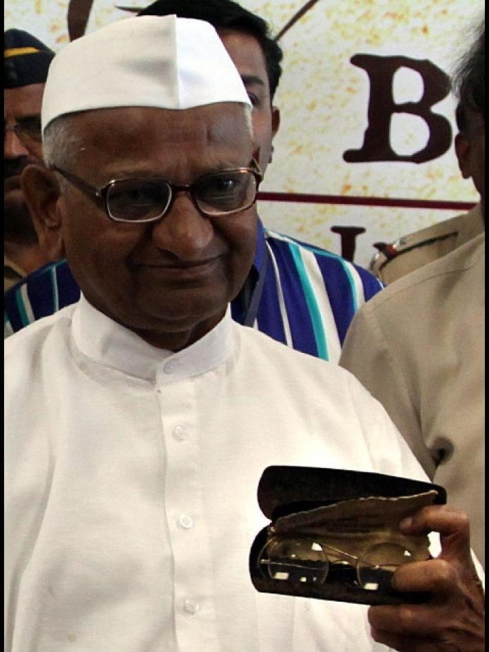 All'asta gli occhiali di Gandhi