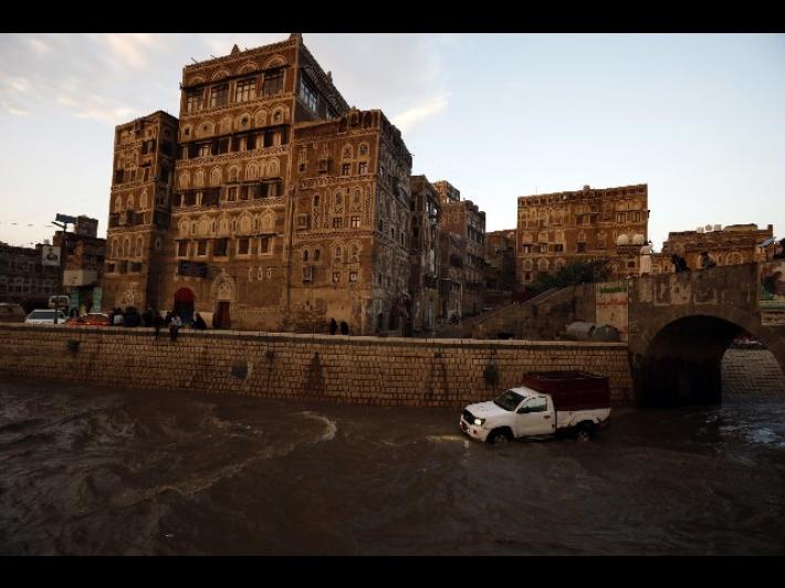 Yemen: piogge torrenziali devastano Sana'a, almeno 130 morti