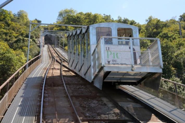 Fulmine sulla funicolare di Lourdes, 12 feriti     