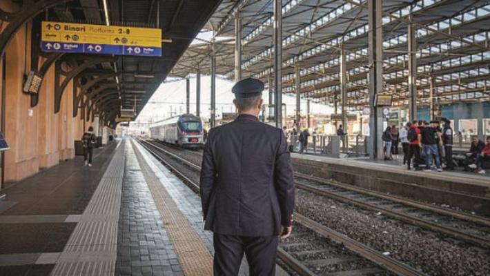 In gruppo aggrediscono ragazzo in stazione a Reggio Emilia