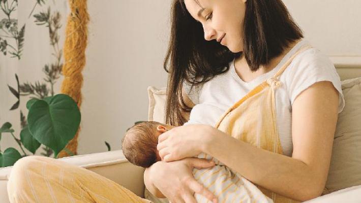 Latte sicuro, bimbi sani: la dieta e lo stile di vita migliori per allattare il beb&egrave;. Con un occhio agli inquinanti e i consigli per evitarli