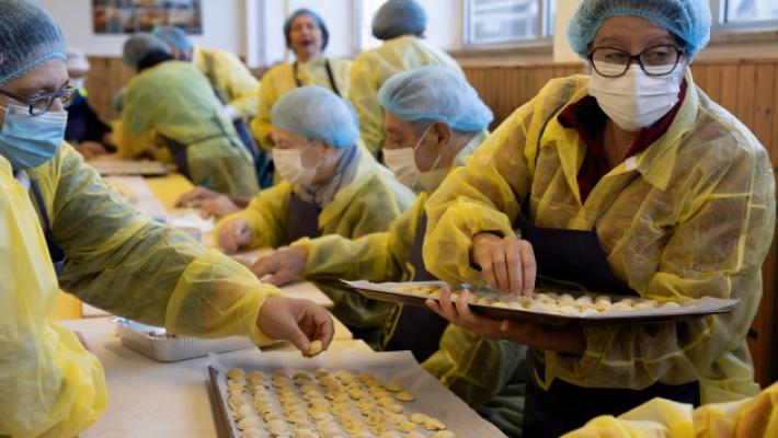 Parte dagli anziani la lunga &laquo;tourn&eacute;e&raquo; dell'anolino solidale