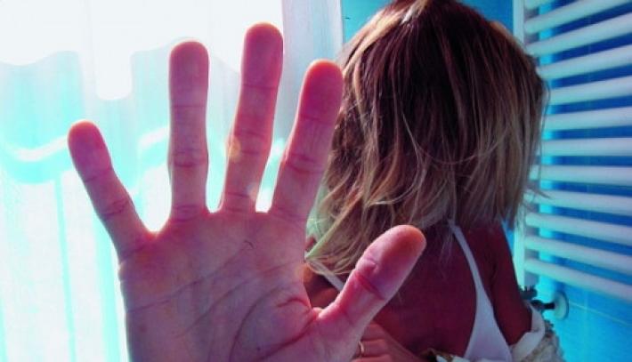 13enne abusata da tre 20enni nel Foggiano 