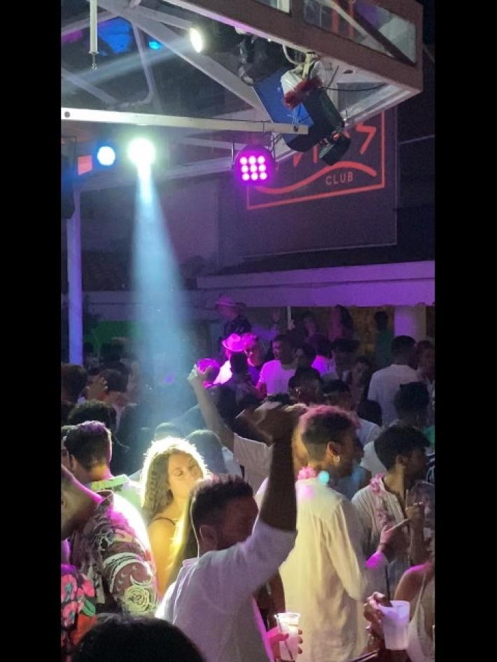 Versilia, in 550 chiamano l'Asl dopo la discoteca
