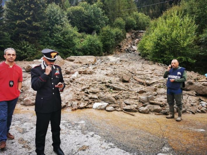 Frana, grave bimbo che ha perso genitori