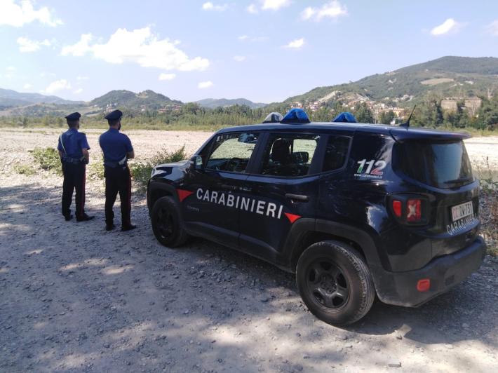 Mini-rave party nel greto del Ceno: 12 giovani denunciati