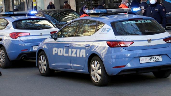 Donna borseggiata in via Verdi