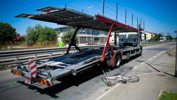 Invest&igrave; un anziano sulle strisce, camionista condannato a un anno