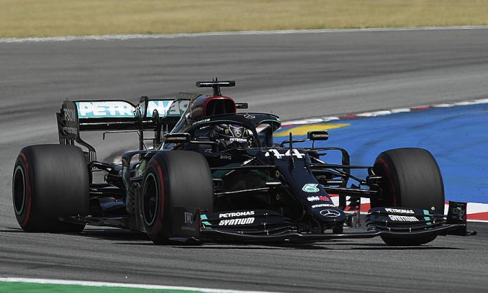Hamilton trionfa in Spagna, Verstappen secondo. Si ritira Leclerc