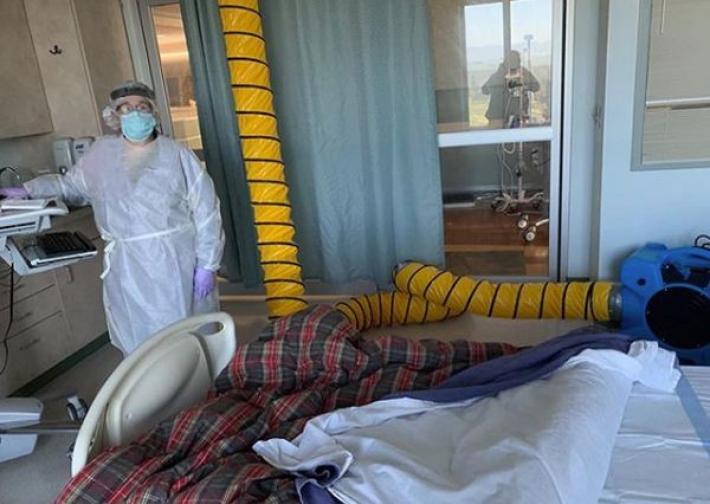 Sharon Stone: "Mia sorella ha il coronavirus, indossate la mascherina"