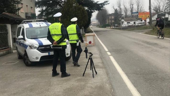 Fugge dopo aver provocato l'incidente: era ai domiciliari