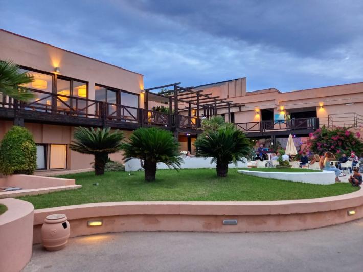 I parmigiani: &laquo;Ci sono diversi positivi. Al resort tutti nervosi: siamo bloccati&raquo;