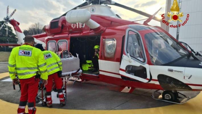 Drago 147, il volo contro il tempo per salvare una bimba che aveva ingerito una pila