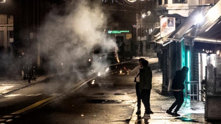 La folle &laquo;guerra&raquo; dei botti. E a Felino due ragazzini feriti: il pi&ugrave; grave ha perso una mano 