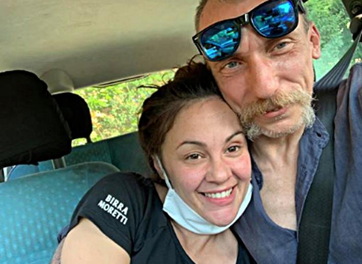 Crema, tracce di sangue sul pianerottolo dell'appartameno usato da Pasini