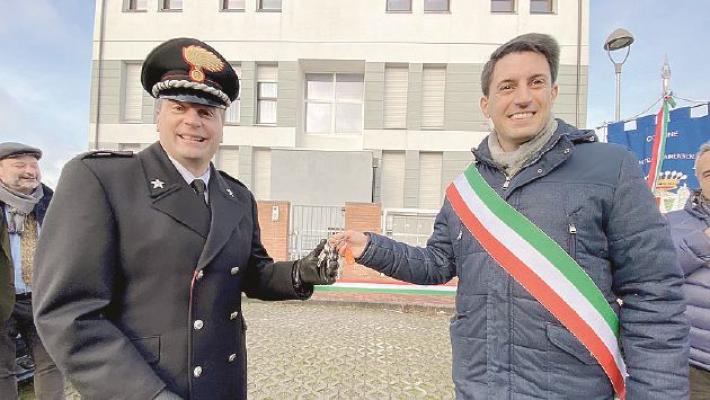 Finalmente realt&agrave; le case per i carabinieri: ieri la simbolica consegna delle chiavi