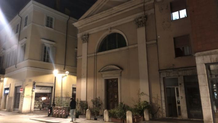 Profanata San Tommaso: devastata la chiesa da un folle 