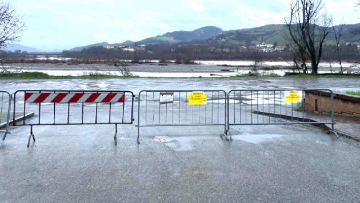 Fornovo, chiuso il parcheggio sul greto del Taro