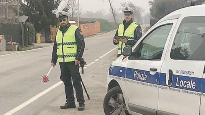 Approvato il nuovo regolamento: la Polizia locale avr&agrave; il taser