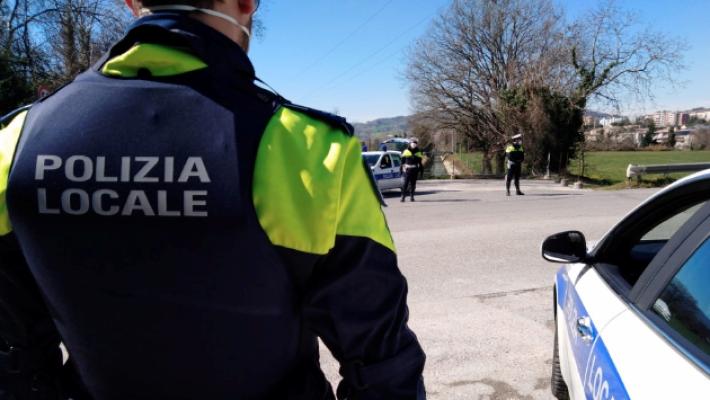 Truffava i clienti: assicuratore nei guai