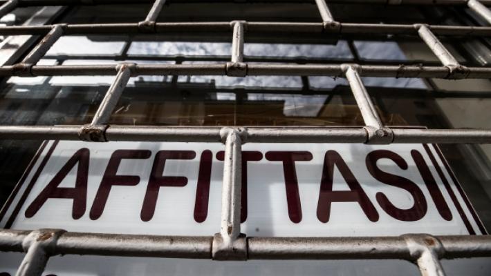 Negozi in crisi: chi resiste e chi abbassa la saracinesca