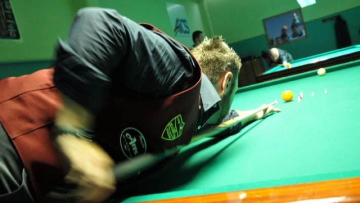 &laquo;Buffone, giochi come un bradipo&raquo;: dai colpi di biliardo al tribunale