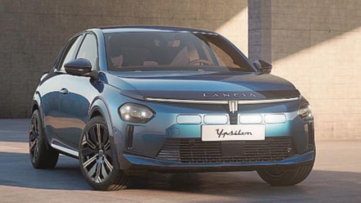Lancia Ypsilon cresce. E mette la spina