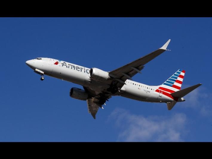 Un uomo con zaino-jet avrebbe "sfiorato" due aerei di linea a 1.000 metri