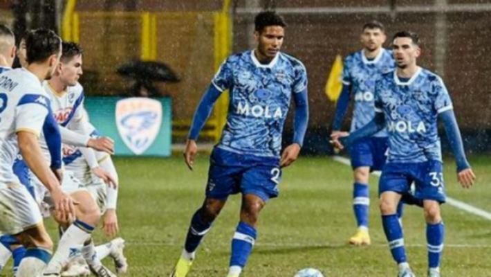 L'attaccante &laquo;parmigiano&raquo; del Como Nicholas Gioacchini con il cuore diviso a met&agrave;