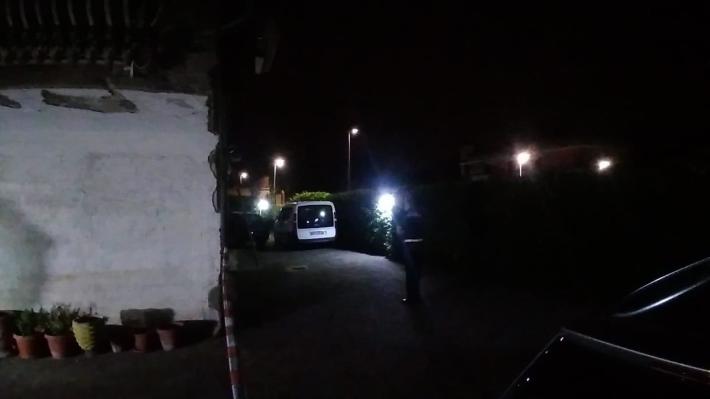 Salerno, neonato trovato morto (con una ferita alla testa) in un'aiuola