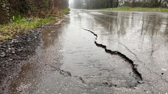 Buche e profughi in bici al buio: &laquo;La Tabiano-Fidenza &egrave; troppo pericolosa&raquo;