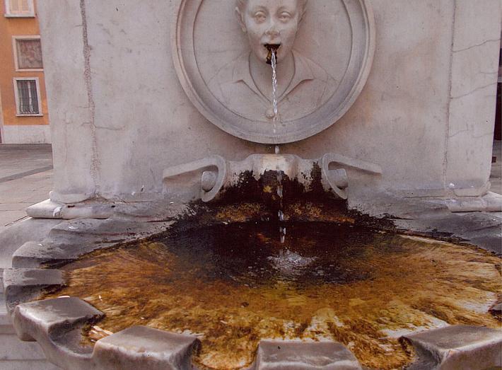 Un sorso d'acqua, ma sar&agrave; potabile?