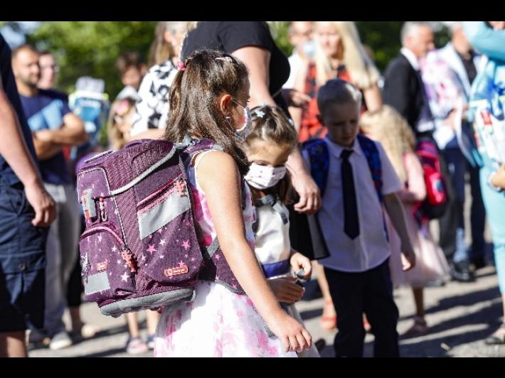 Francia, chiuse 22 scuole e 100 classi