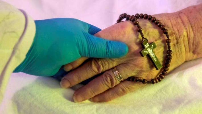 Fine vita, il vescovo Solmi: &laquo;L'eutanasia non &egrave; la soluzione al problema&raquo;