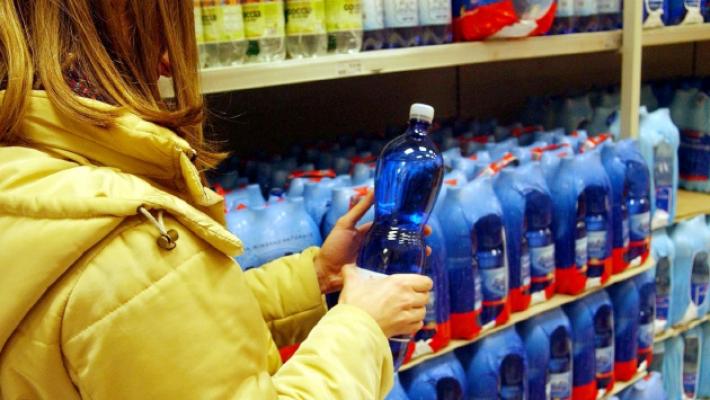 Acqua minerale e bibite, &egrave; allarme per i rincari del contributo ambientale. Paladini: &laquo;Una super tassa che peser&agrave; sui consumatori&raquo;