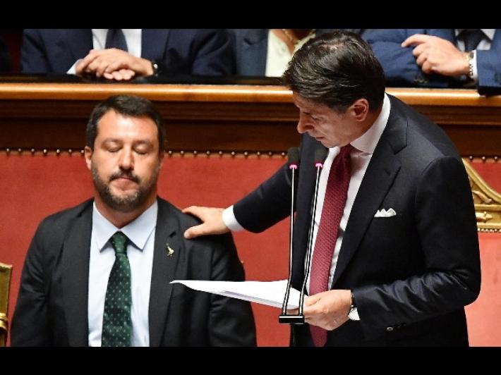 Stadi aperti? No di Conte, scontro (a distanza) con Salvini