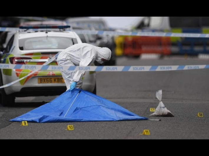 Birmingham: un morto e 7 feriti in accoltellamenti